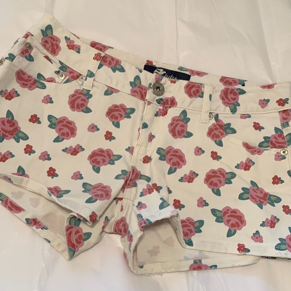 Adorable Rose Jean Texture Shorts - Please Note Junior Size